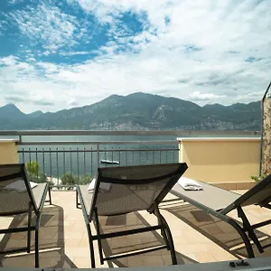 Penthouse Casa Alkea Masse View Brenzone sul Garda